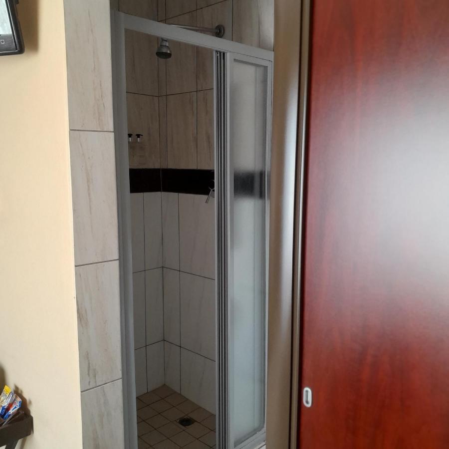 The Shamrock Hotel Полокване Экстерьер фото